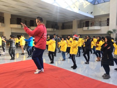 山东省侨办学生团在大青山学拳。